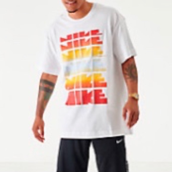Nike T-Shirt - Picture 1 of 3
